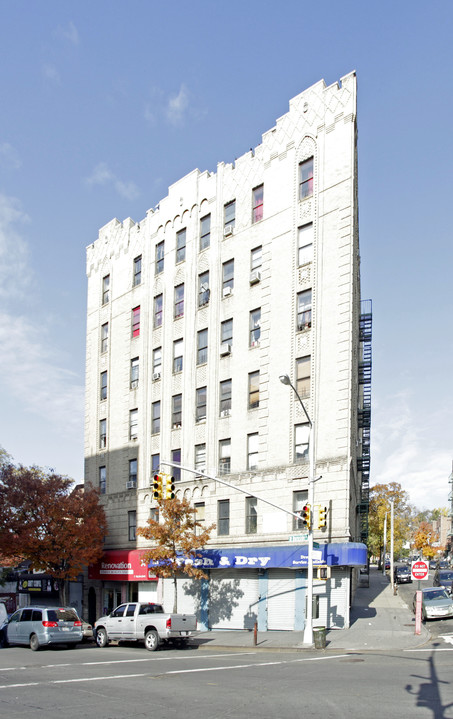 1901 Hennessy Place in Bronx, NY - Building Photo