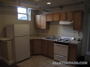 1197 Commonwealth Ave in Boston, MA - Foto de edificio - Building Photo
