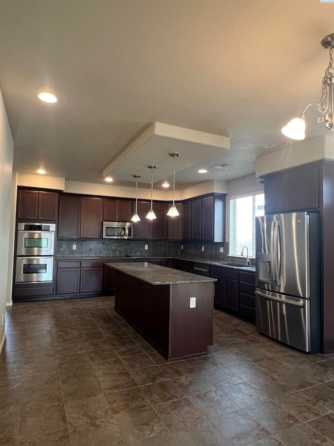 3001 S Dawes St in Kennewick, WA - Building Photo - Building Photo