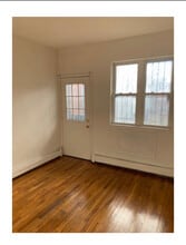 806 E 216th St, Unit 3 in Bronx, NY - Building Photo - Building Photo