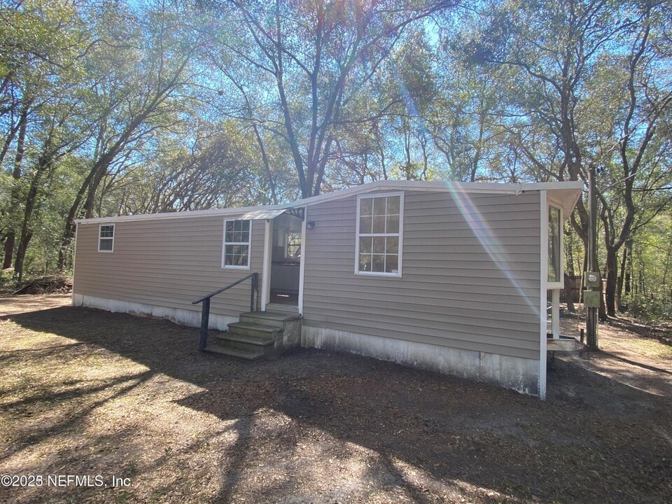 125 Compton St in Interlachen, FL - Building Photo