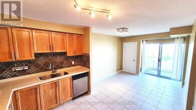 2464 Weston Rd in Toronto, ON - Building Photo - Building Photo