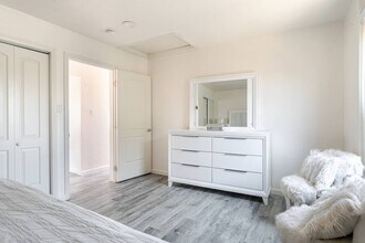 356 W Maple St, Unit 358 in Glendale, CA - Foto de edificio - Building Photo