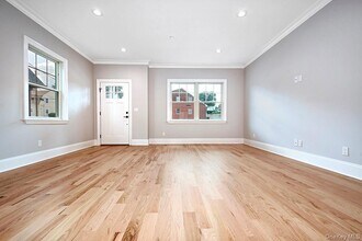 113 Gainsborg Ave E in Harrison, NY - Building Photo - Building Photo