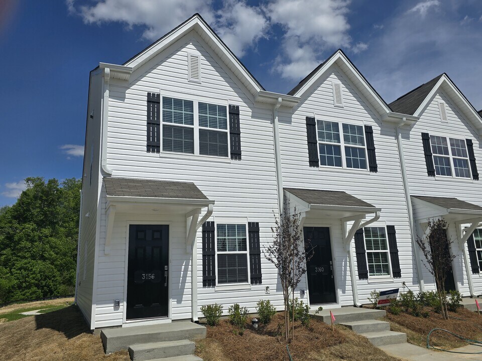 3156 Fall Hills Dr in Winston-Salem, NC - Building Photo