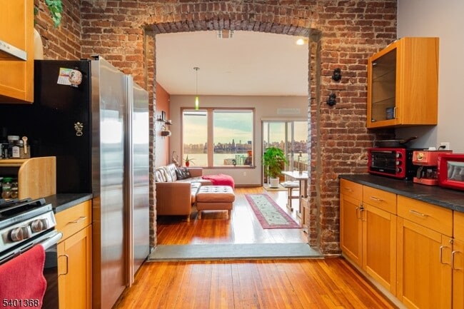 152 Pine St in Cliffside Park, NJ - Building Photo - Building Photo