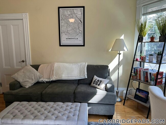 176 Elm St, Unit 3 in Cambridge, MA - Building Photo - Building Photo