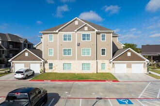 Village at Pepper Creek Apartments in Temple, TX - Building Photo - Building Photo