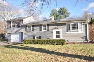44 Simsbury Manor Dr in Simsbury, CT - Building Photo