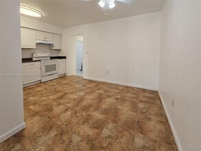 201 SW 30th Ct in Miami, FL - Building Photo - Building Photo