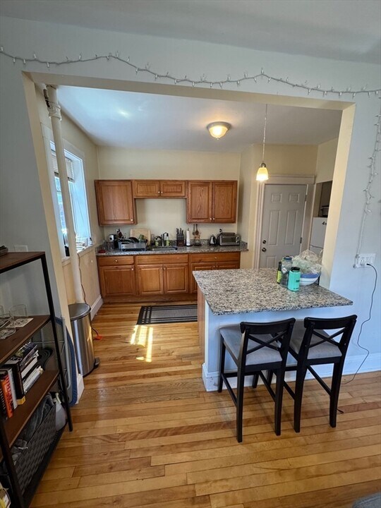 6 Sherborn Ct in Medford, MA - Building Photo