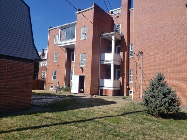1235-1241 Charleston Ave in Huntington, WV - Foto de edificio - Building Photo