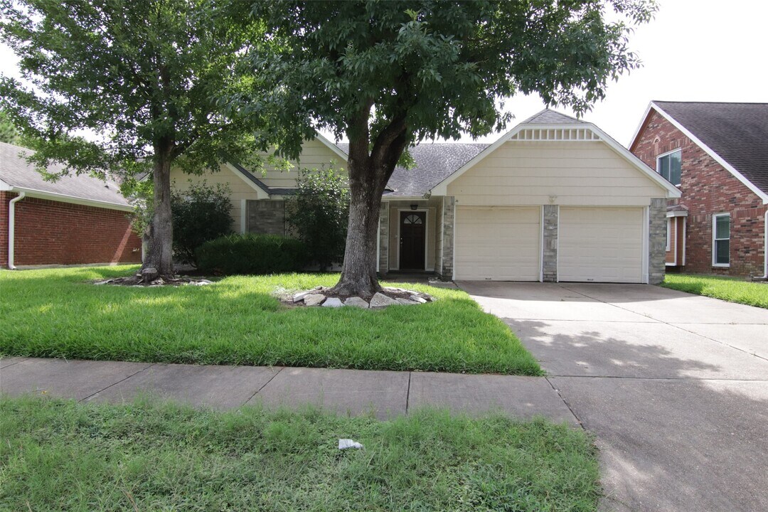 6918 Glen Rosa Dr in Katy, TX - Building Photo