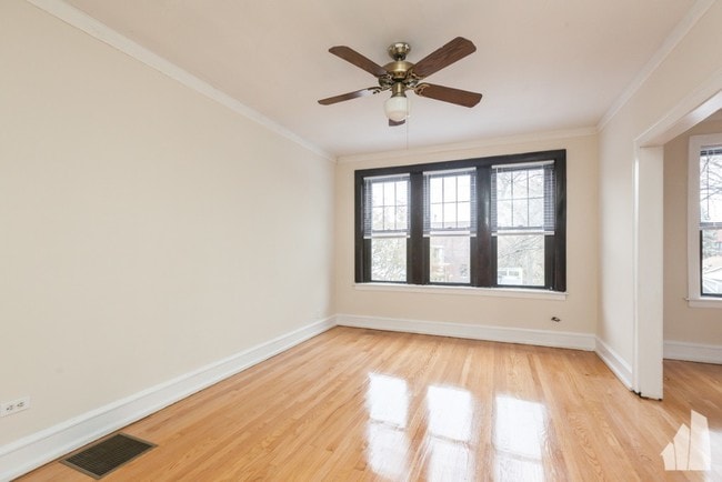 property at 1450 W Byron St