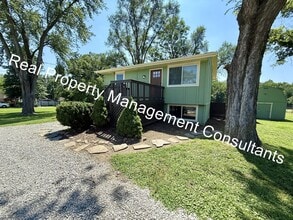 6310 NW Waukomis Dr in Kansas City, MO - Building Photo - Building Photo