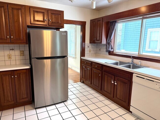 234 Brook Rd in Milton, MA - Foto de edificio - Building Photo