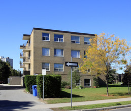 55 Neptune Dr in Toronto, ON - Building Photo - Building Photo