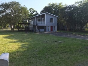 1418 Avenue K in Danbury, TX - Building Photo - Building Photo