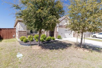 1214 Chad Dr in Round Rock, TX - Foto de edificio - Building Photo