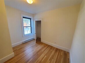 931 Massachusetts Ave, Unit 5 in Cambridge, MA - Building Photo - Building Photo