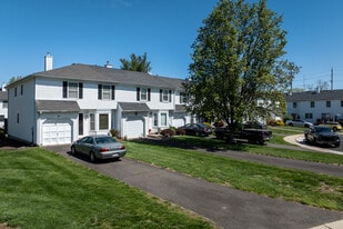 Middlesex Village Townhomes in Middlesex, NJ - Building Photo