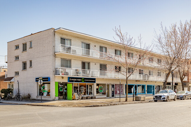 8874 Hochelaga