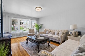 7625 W Strong St in Harwood Heights, IL - Building Photo - Building Photo