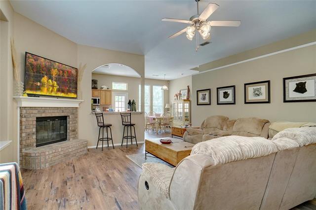 800 Chrissy Creek Ln in Euless, TX - Building Photo - Building Photo