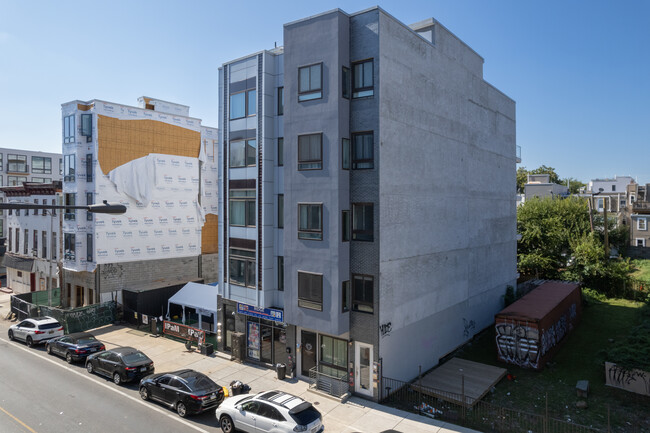 1634 Ridge Ave in Philadelphia, PA - Foto de edificio - Building Photo