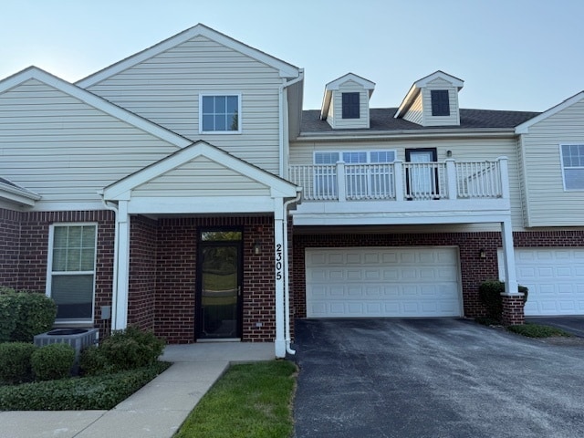 property at 2305 Echelon Cir