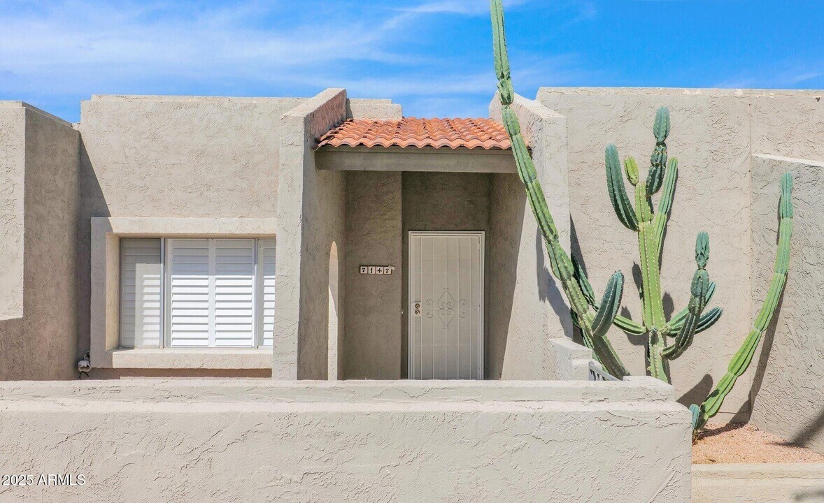 7147 N Vía Nueva in Scottsdale, AZ - Building Photo