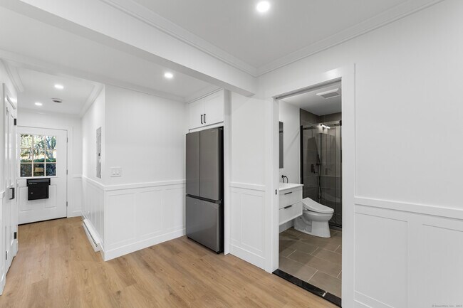 245 Unquowa Rd in Fairfield, CT - Building Photo - Building Photo