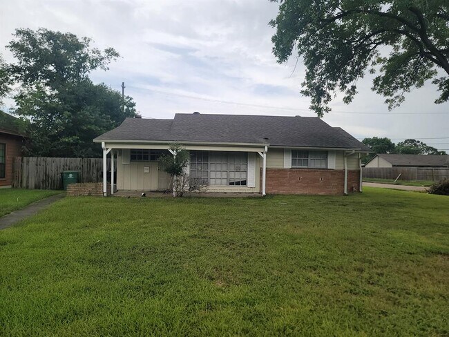 5827 Reed Rd in Houston, TX - Building Photo - Building Photo