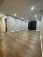 15999 W Eleven Mile Rd in Southfield, MI - Building Photo - Building Photo