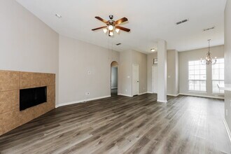 317 Dupont Cir in Fort Worth, TX - Building Photo - Building Photo