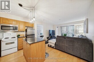 1103 Leslie St in Toronto, ON - Building Photo - Building Photo