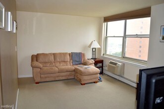 3033 N Sheridan Rd-Unit -Apt 1402 in Chicago, IL - Building Photo - Building Photo