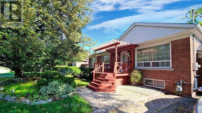 9 Kingsmere Crescent in Toronto, ON - Building Photo - Building Photo