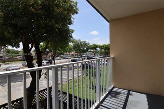 4910 NW 79th Ave in Doral, FL - Building Photo - Building Photo