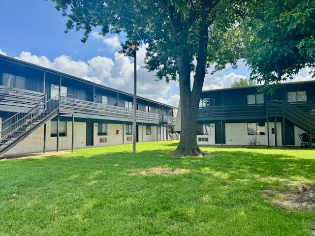 1701 S West End St in Springdale, AR - Building Photo