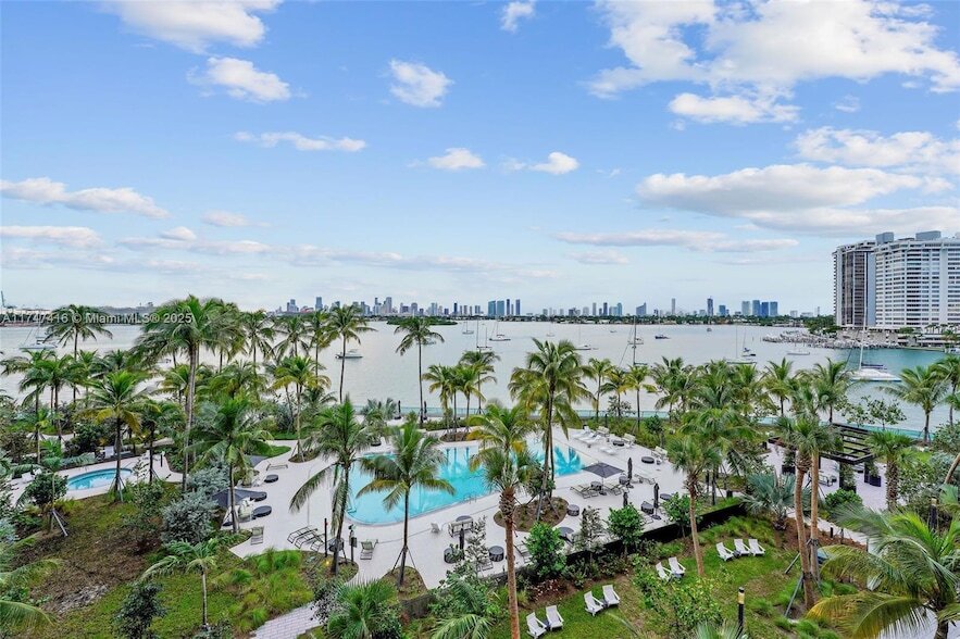1500 Bay Rd, Unit N-0404 in Miami Beach, FL - Building Photo