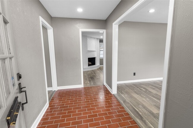 302 Shadow Creek Dr in El Lago, TX - Building Photo - Building Photo