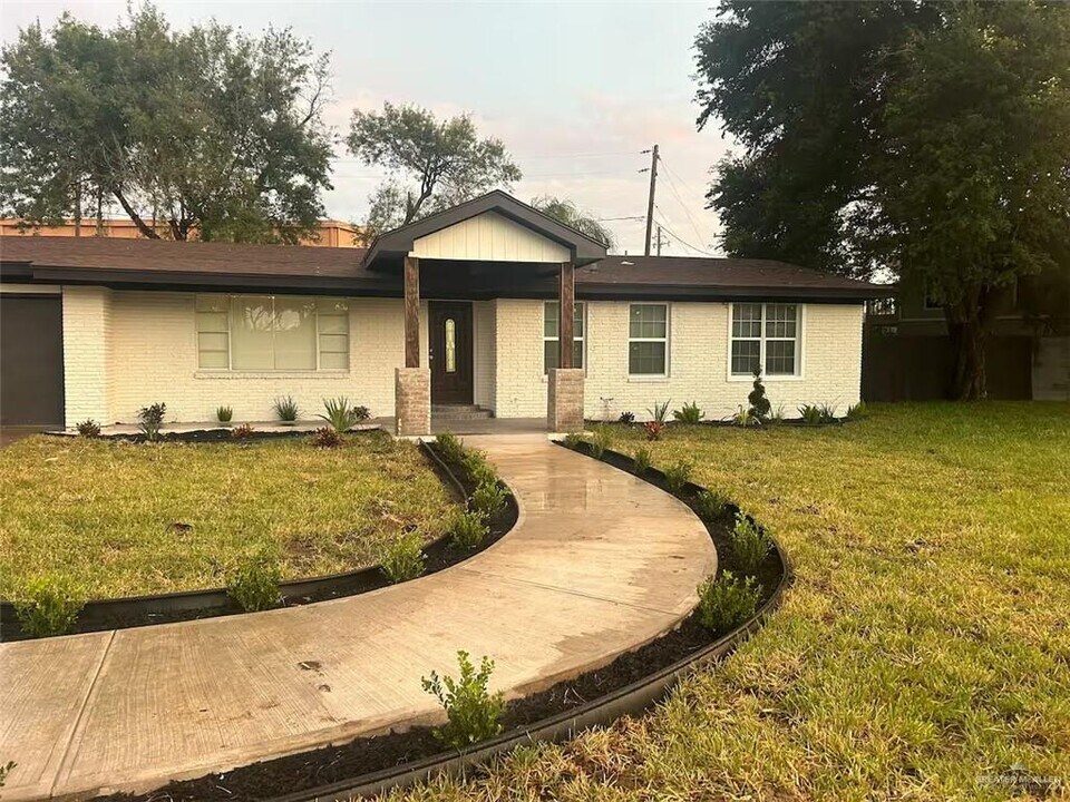 3000 Royal Palms Cir in McAllen, TX - Building Photo