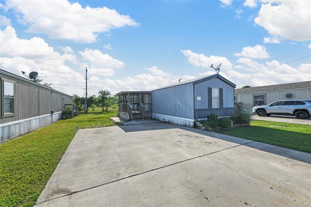 454 Sandy Bass Ln in Newark, TX - Building Photo - Building Photo