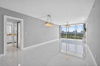 20379 W Country Club Dr in Aventura, FL - Building Photo - Building Photo