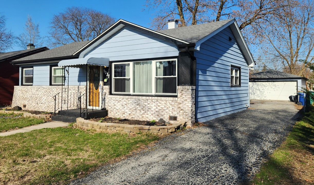 9037 S 51st Ave in Oak Lawn, IL - Building Photo