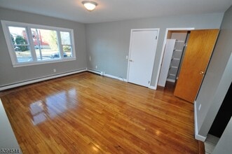 23 Gleeson Dr in Clifton, NJ - Building Photo - Building Photo