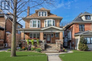 22 Blake St in Hamilton, ON - Building Photo