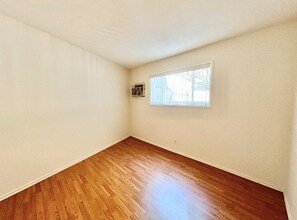 1830 N La Brea Ave in Los Angeles, CA - Building Photo - Building Photo