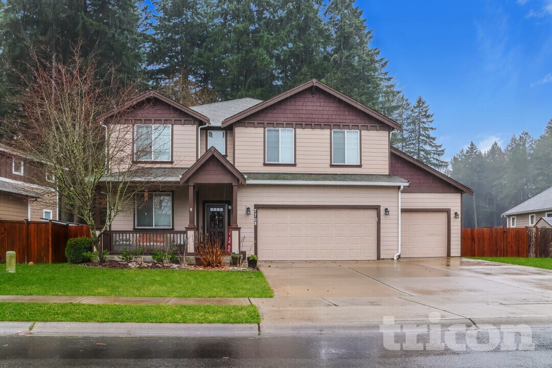 7708 237th St Ct E in Graham, WA - Foto de edificio